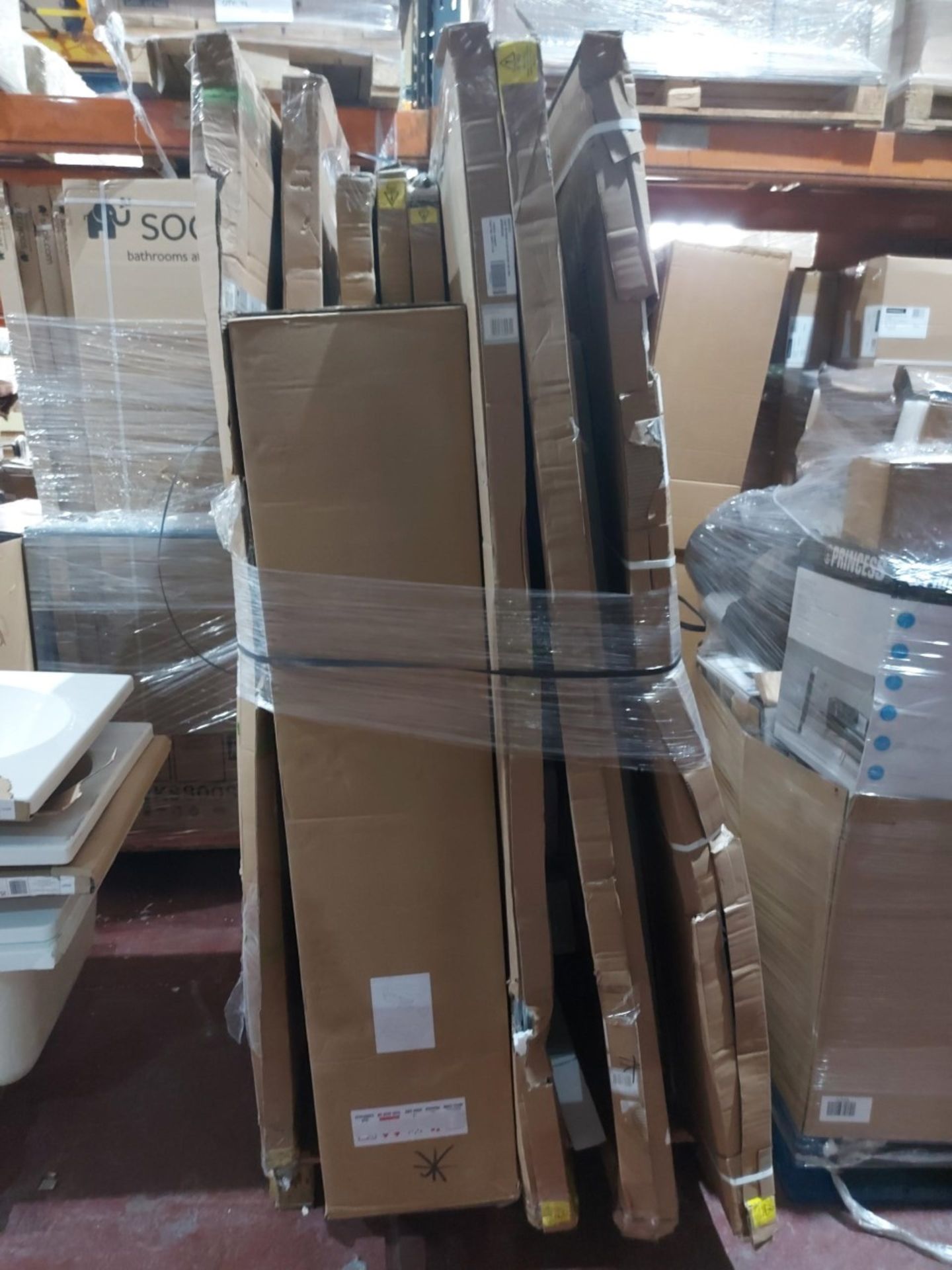 (W6) PALLET TO CONTAIN A LARGE QTY OF VARIOUS BATHROOM ITEMS TO INCLUDE 1400MM WETROOM PANELS,