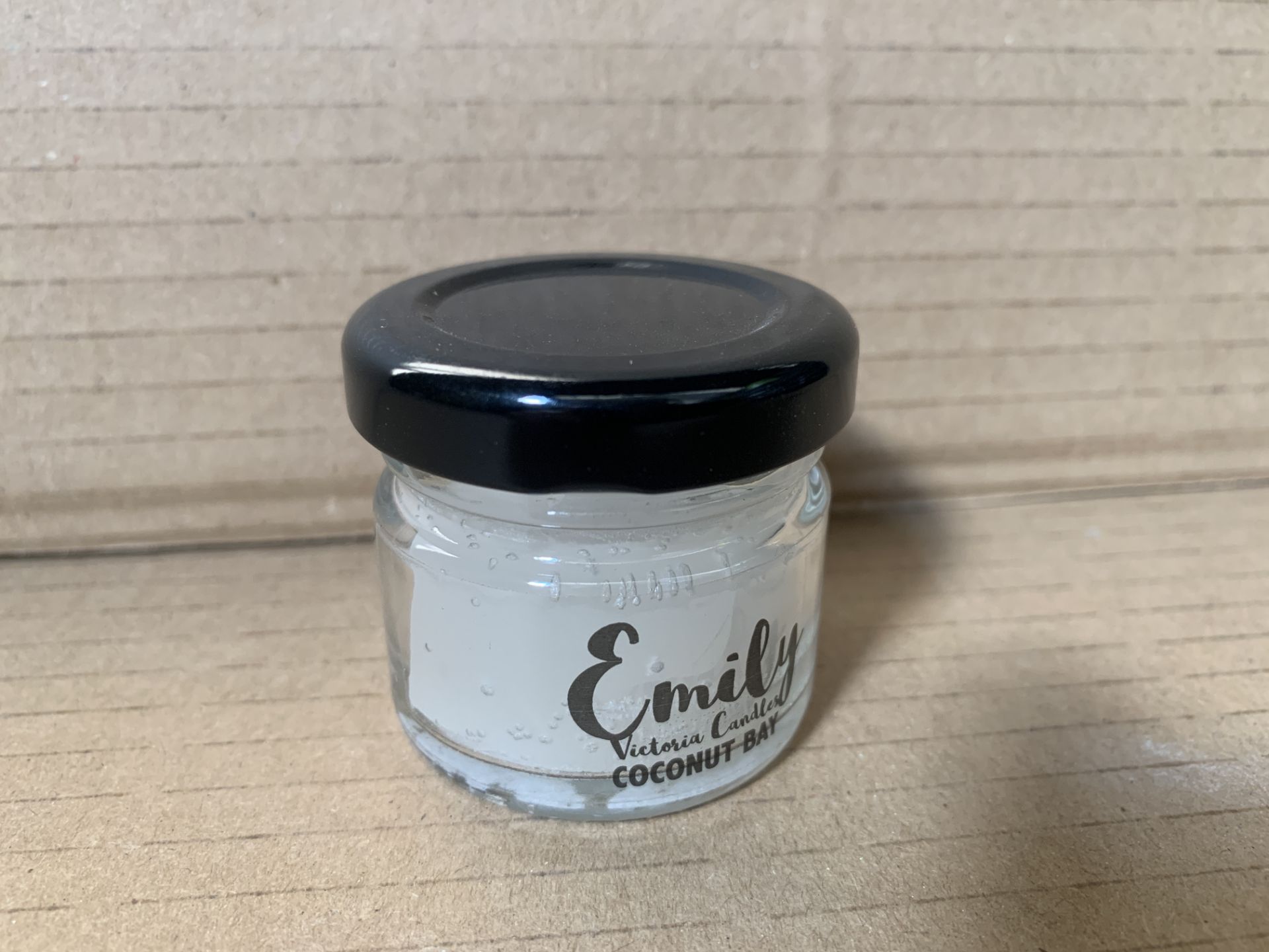 80 X BRAND NEW EMILY COCONUT BAY 20G VICTORIA CANDLES