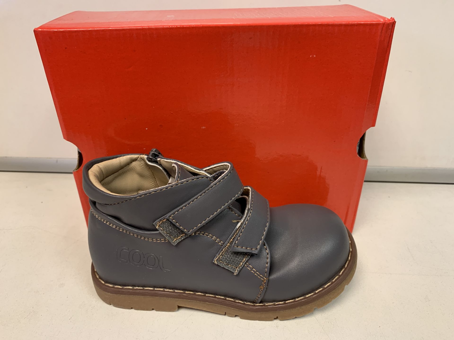 (NO VAT) 20 X BRAND NEW CHILDRENS COOL SHOES GREY IN RATIO BOX SIZES 28-32