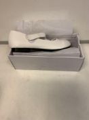 (NO VAT) 30 X BRAND NEW WHITE CHILDRENS SHOES IN RATIO SIZED BOX SIZES 31-36