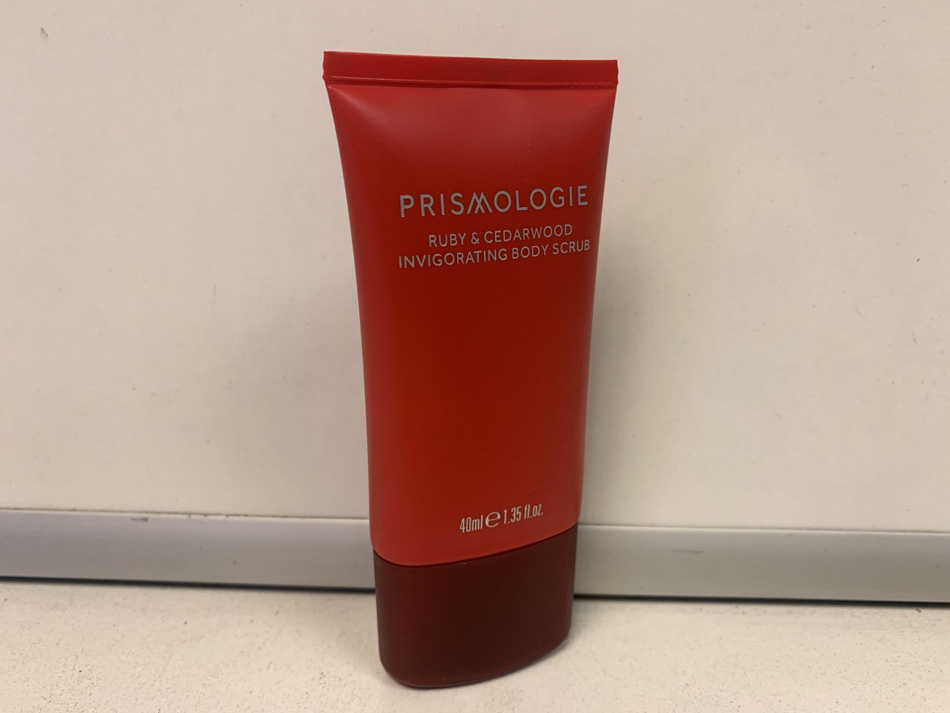 40 X BRAND NEW PRISMOLOGIE 40ML RUBY AND CEDARWOOD INVIGORATING BODY SCRUB RRP £14.95 EACH