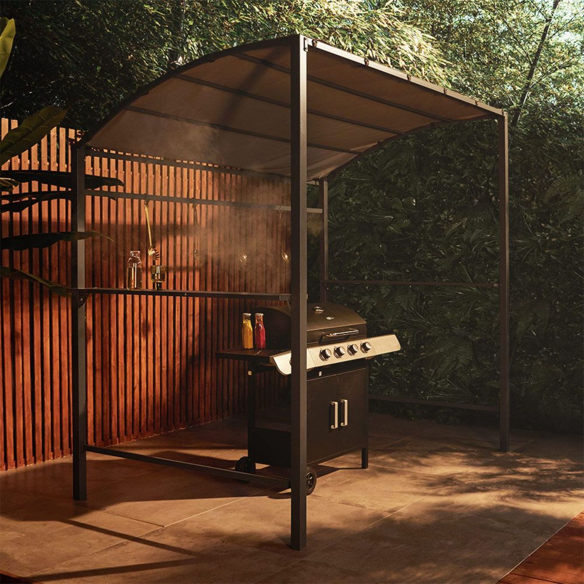 Luxury Barbecue Canopy. Never let another rain-shower ruin your barbecue plans again with the Luxury - Image 3 of 3