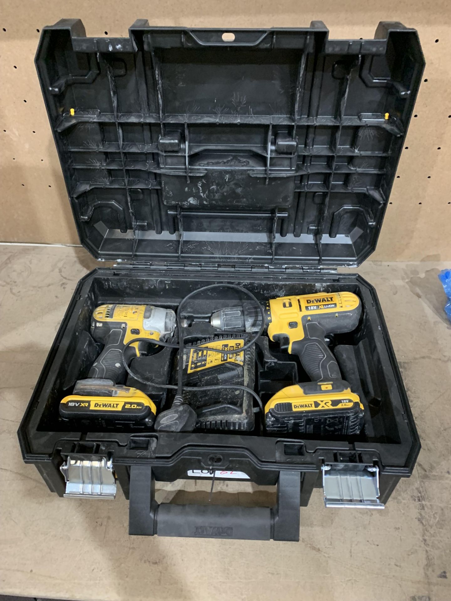 DEWALT TWIN PACK IMPACT DRIVER AND COMBI DRILL COMES WITH 2 BATTERIES, CHARGER AND CARRY CASE (
