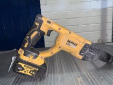 DEWALT DCH033 3KG 18V 4.0AH LI-ION XR BRUSHLESS CORDLESS SDS PLUS DRILL COMES WITH BATTERY AND