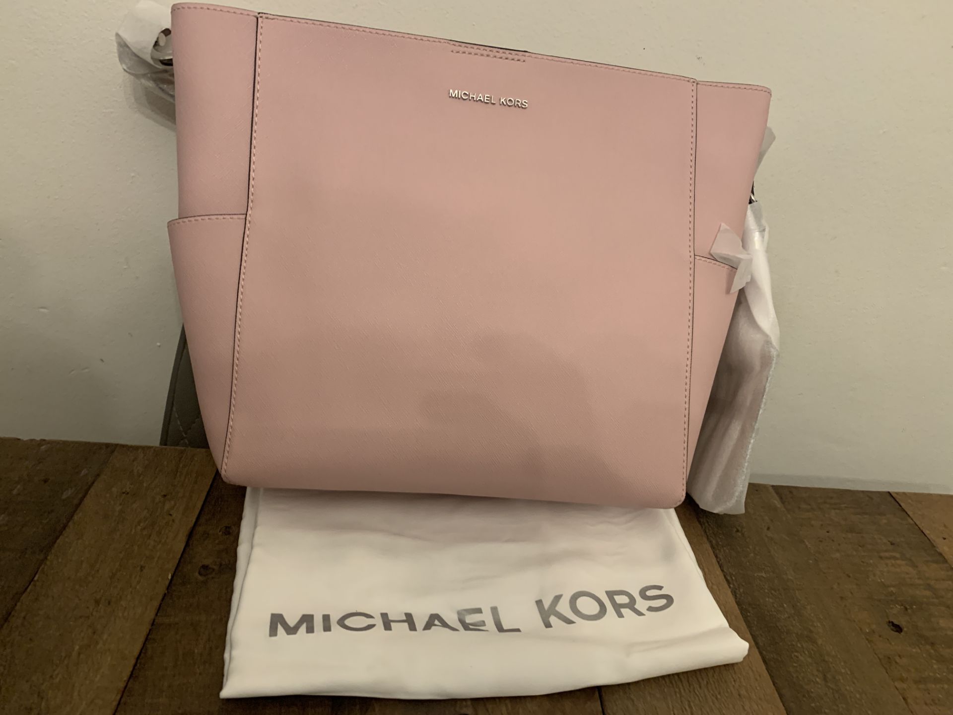 BRAND NEW MICHAEL KORS PENNY SOFT PINK MULTI MEDIUM BUCKET MESSENGER BAG (9412) RRP £289 B-7