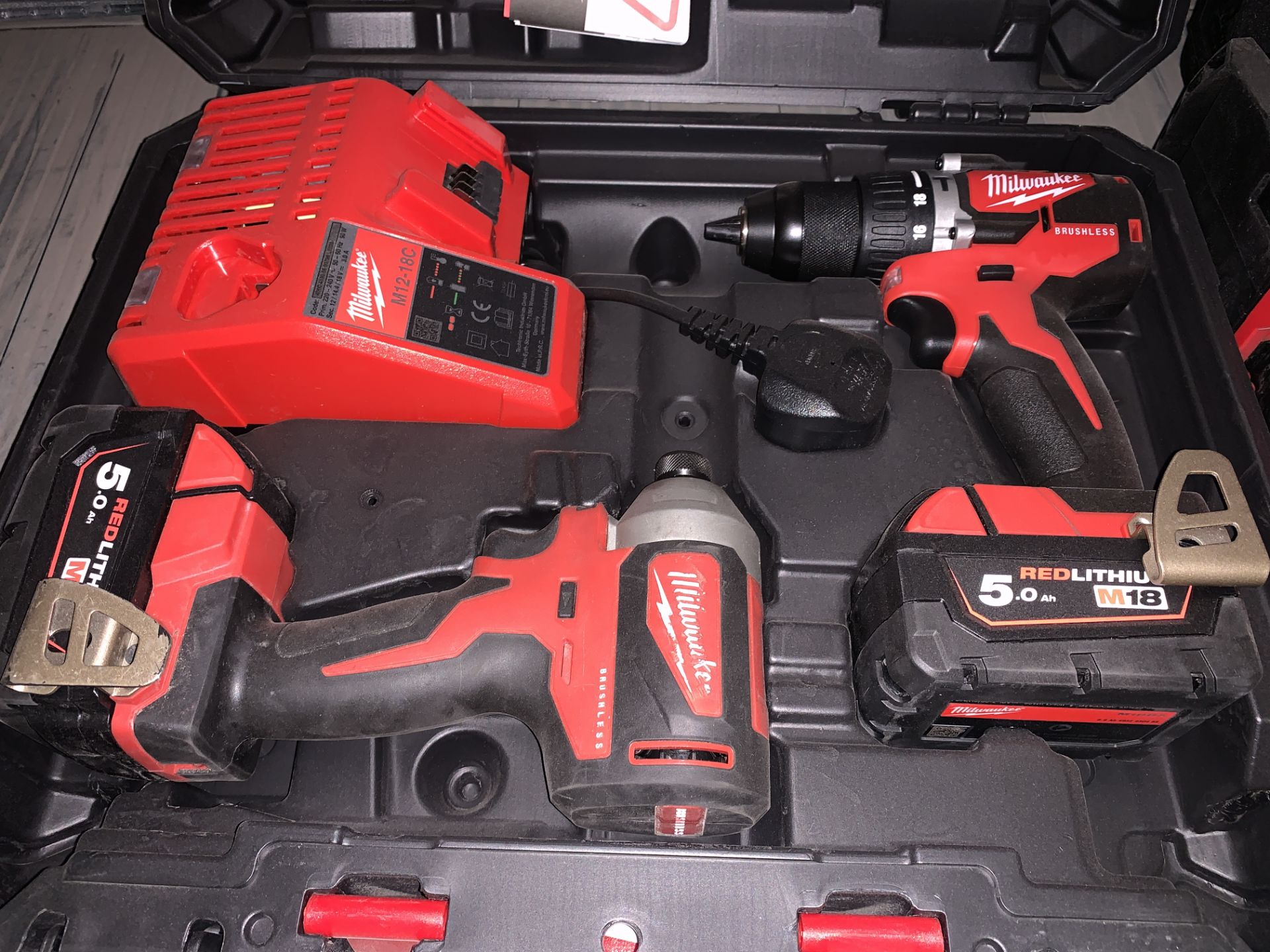MILWAUKEE TWIN PACK COMBI DRILL AND IMPACT DRIVER COMES WITH 2 BATTERIES, CHARGER AND CARRY CASE (
