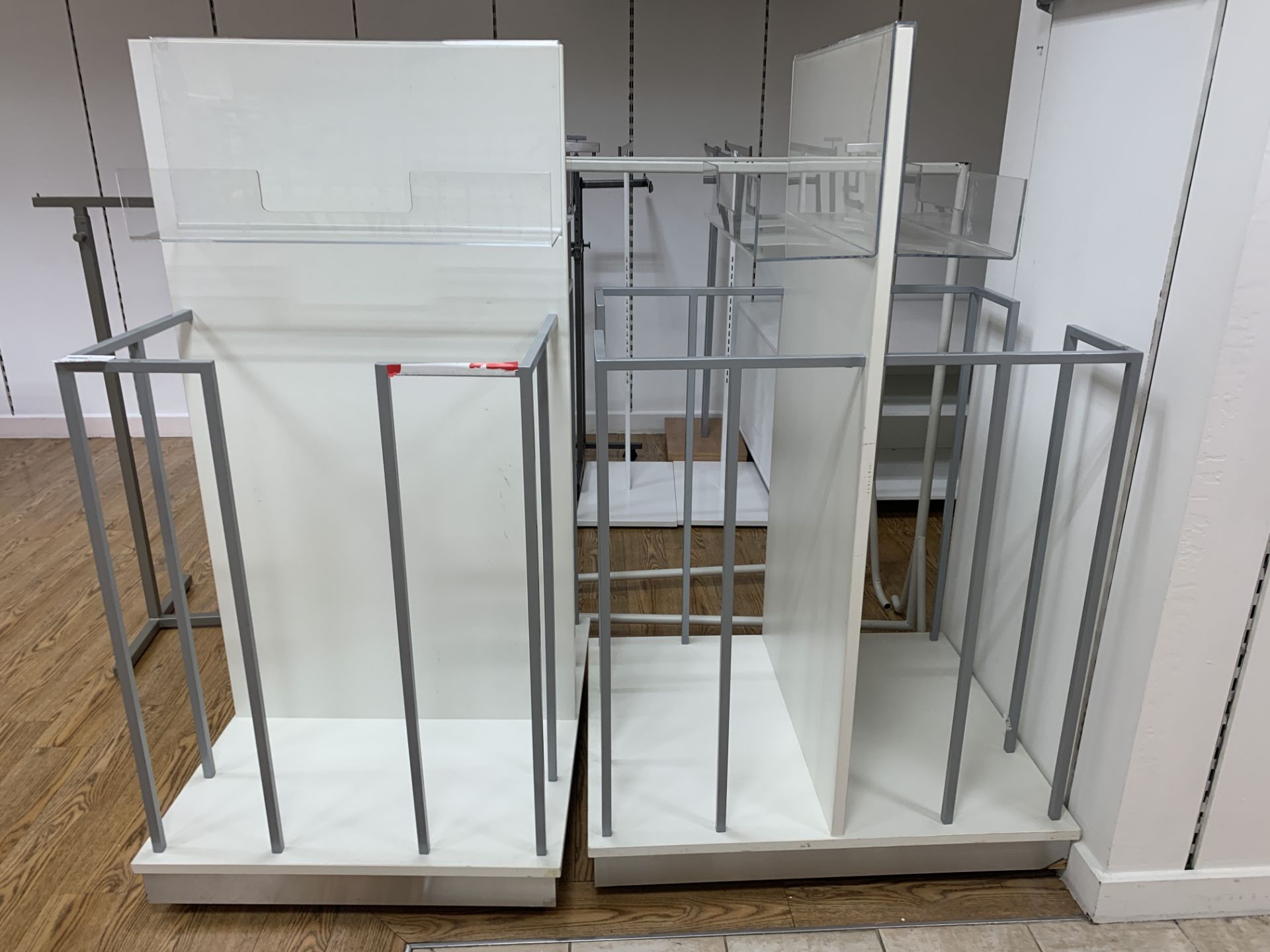 MIXED LOT INCLUDING 8 X RAILINGS AND 2 X DOUBLE SIDED DISPLAY CAGES