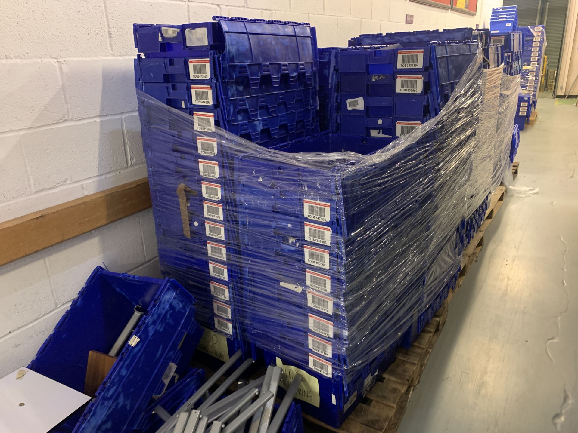 5 X PALLETS OF APPROX 200 BLUE STORAGE TUBS