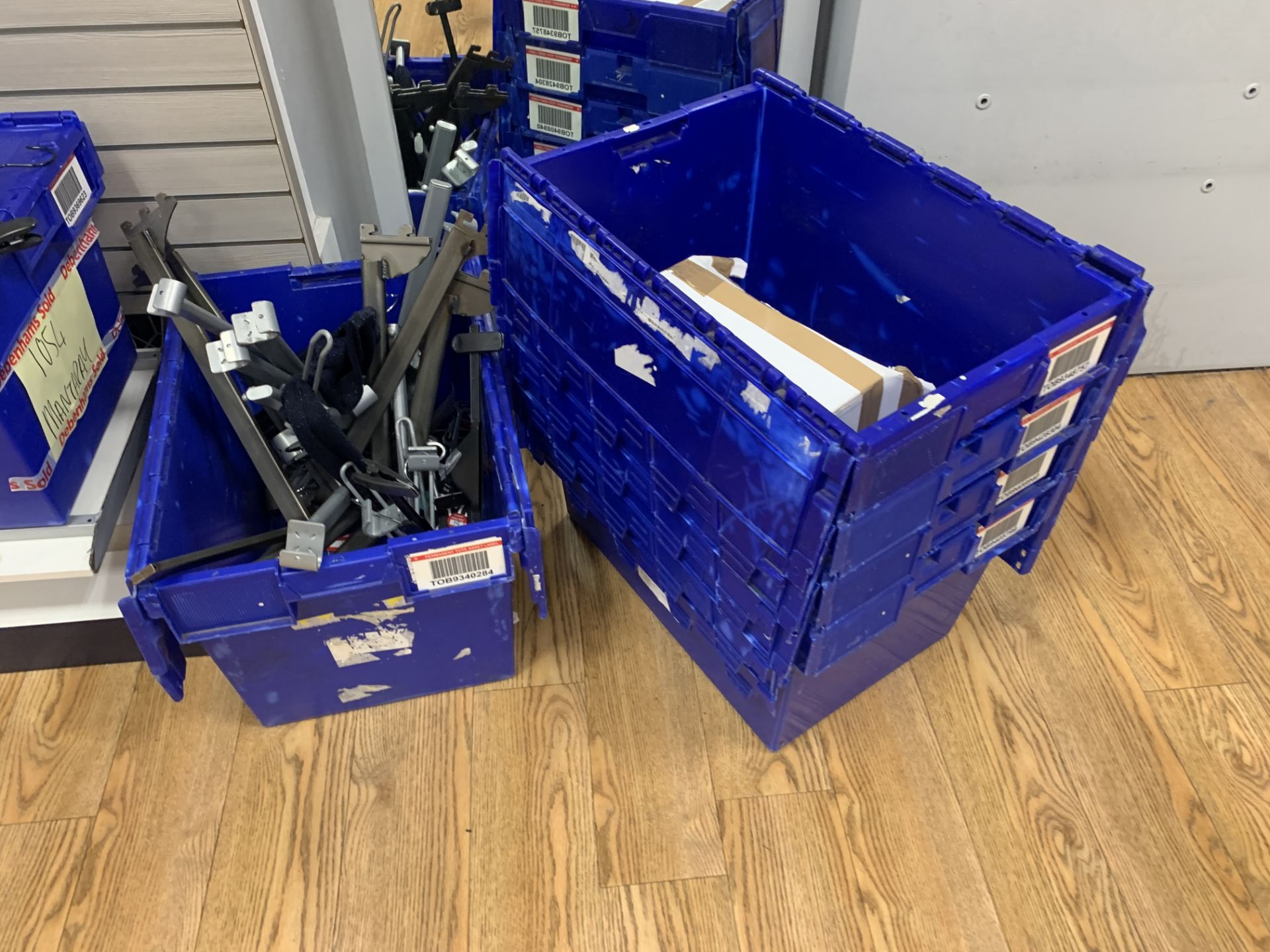 YSL DISPLAY SET UP WITH 10 BLUE CRATES AND A QUANTITY OF RAILINGS - Image 2 of 3