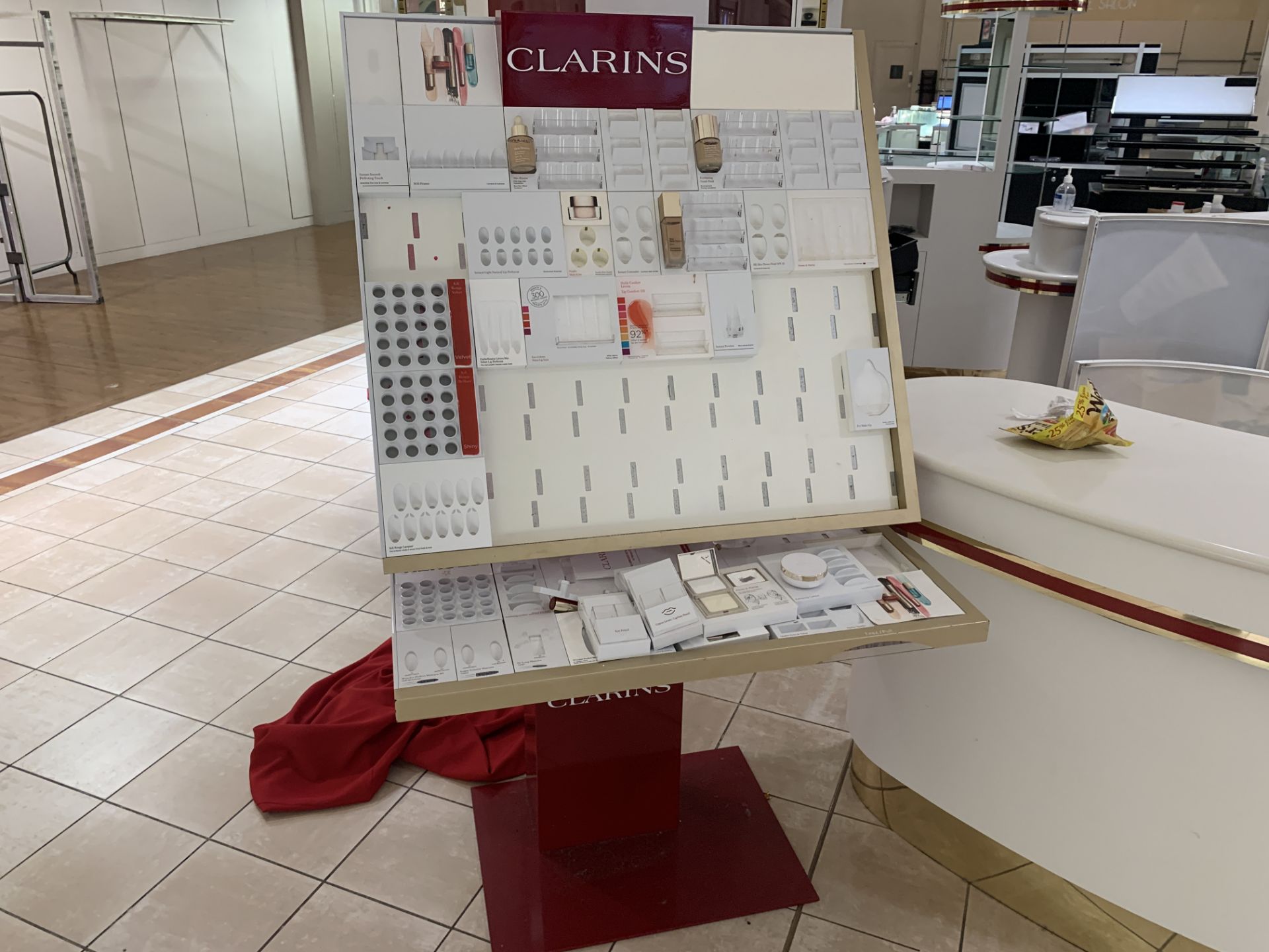 LARGE CLARINS FULL DISPLAY SET UP INCLUDING STOOLS PORTABLE DISPLAY ETC