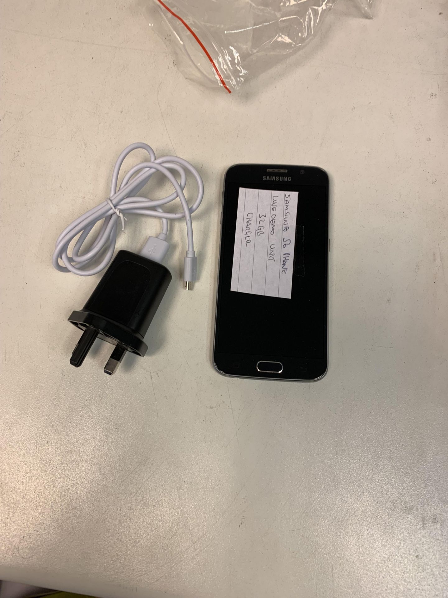 SAMSUNG S6 PHONE, LIVE DEMO UNIT 32GB WITH CHARGER