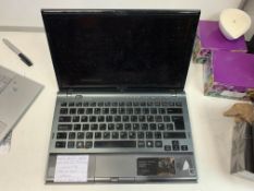 SONY VPCZ1 LAPTOP, INTEL CORE i5 2.53 GHZ, WINDOWS 7 PRO, MARKS ON SCREEN WITH CHARGER