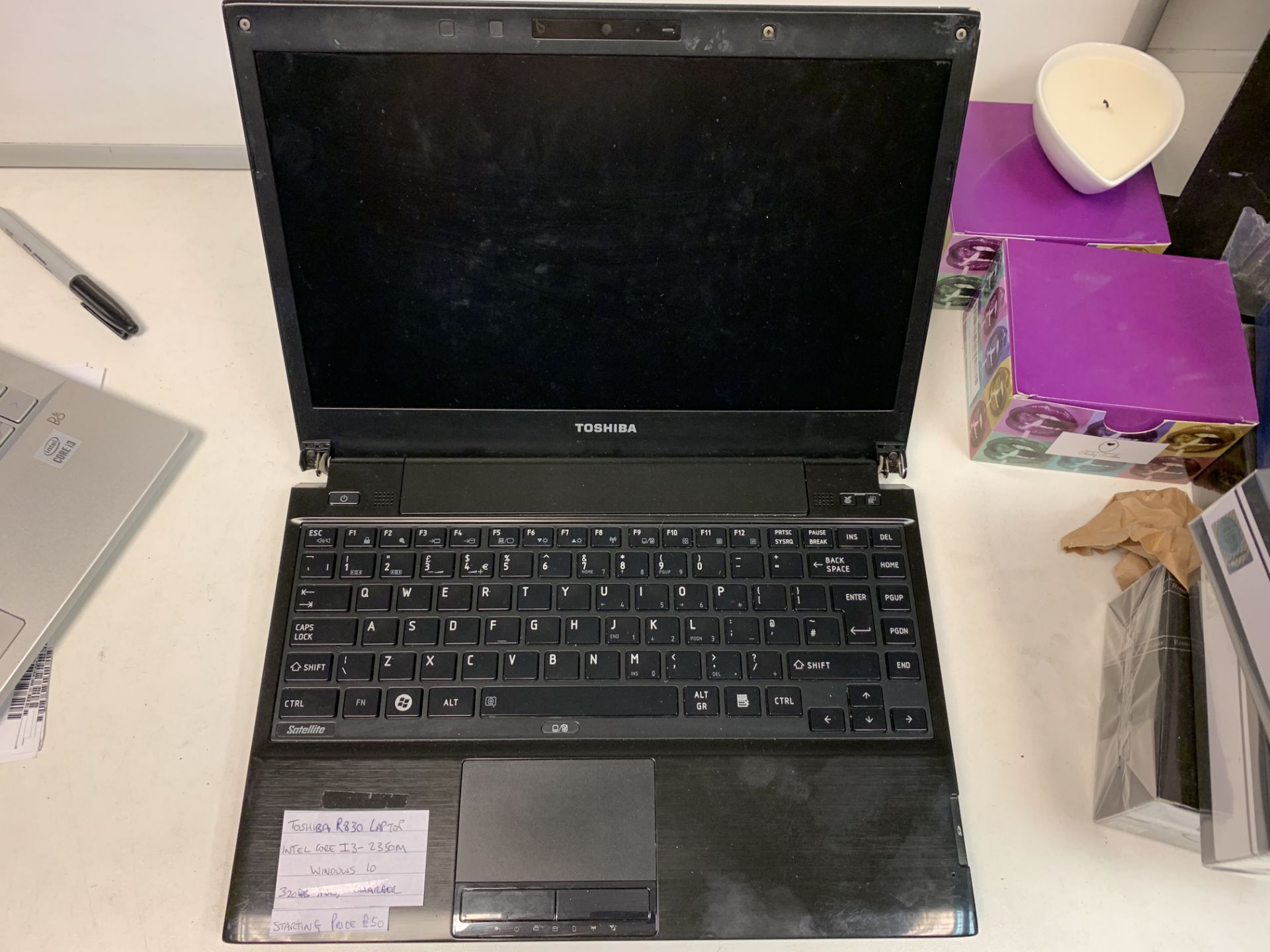 TOSHIBA R830 LAPTOP, INTEL CORE i3-2350M, WINDOWS 10, 320HDD WITH CHARGER