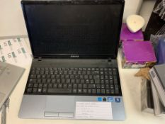 SAMSUNG 300E LAPTOP, INTEL CORE i3-2350M 2.3 GHZ, WINDOWS 10, 250GB HARD DRIVE WITH CHARGER