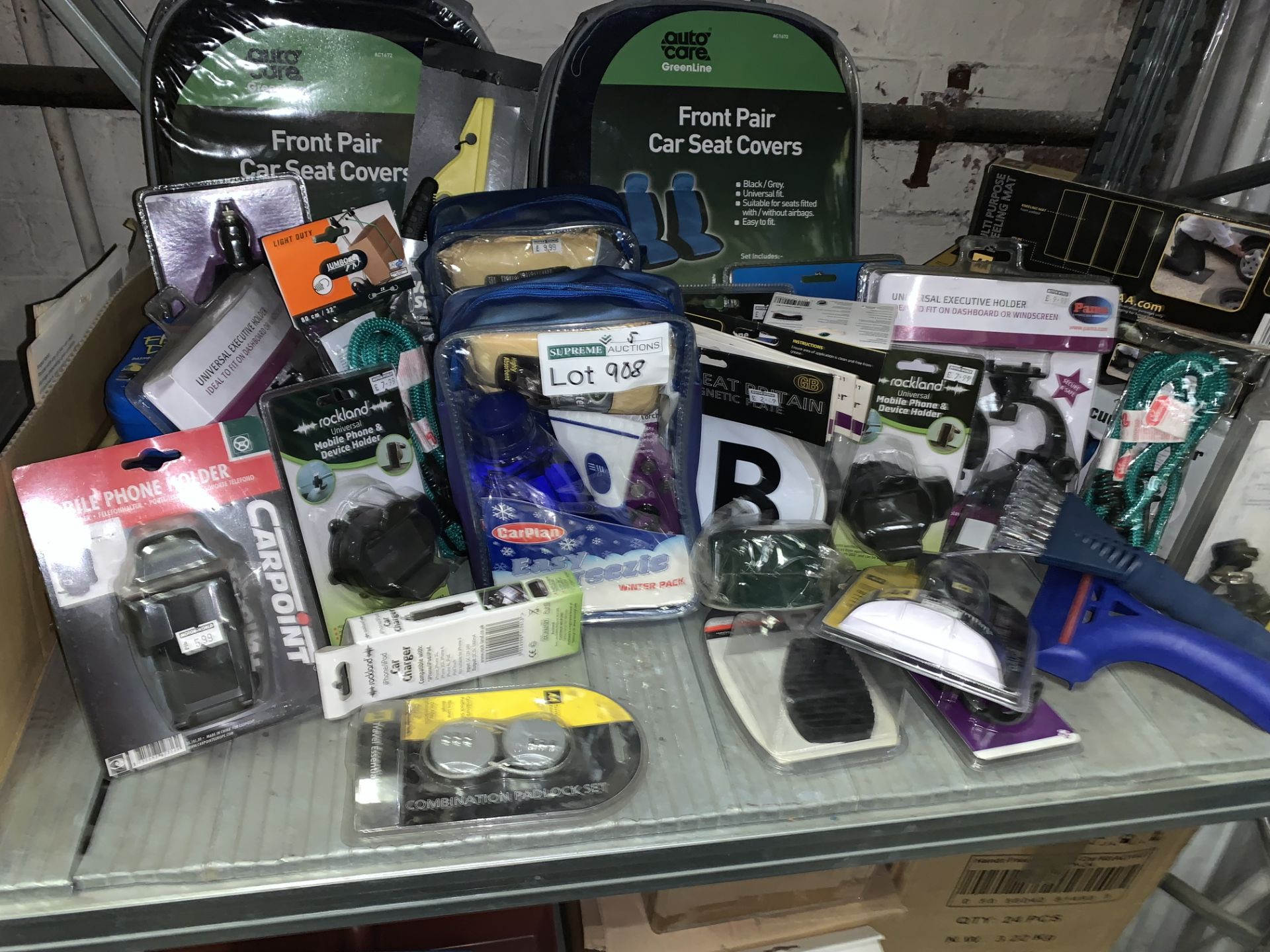 APPROX 35 PIECE MIXED LOT, INCLUDING DIGITAL TYRE PRESSURE GAUGE, UNIVERSAL PHONE HOLDERS, EASY