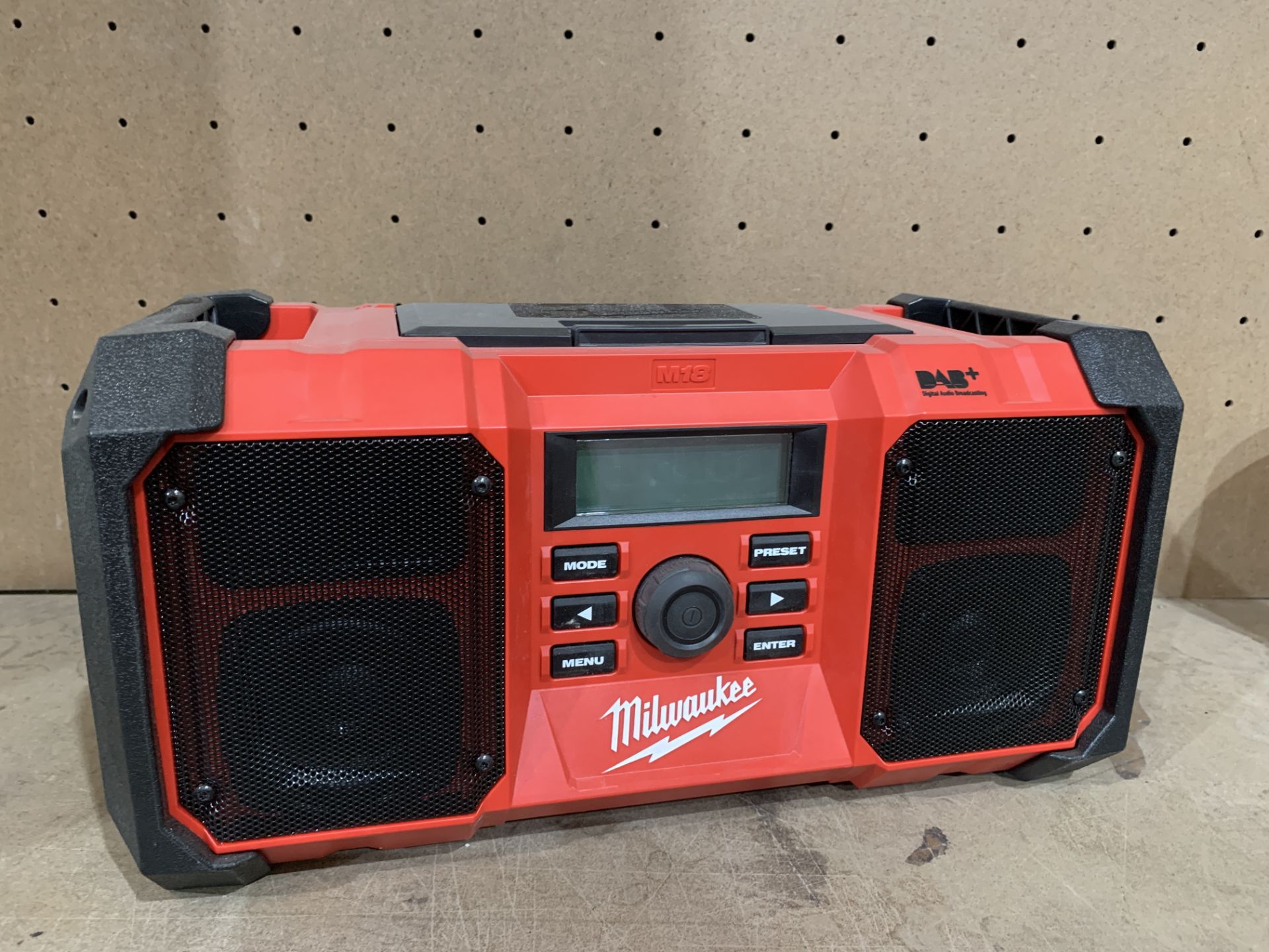 MILWAUKEE M18 JSRDAB+-0 230V OR 18V DAB+ / FM SITE RADIO (UNCHECKED UNTESTED)