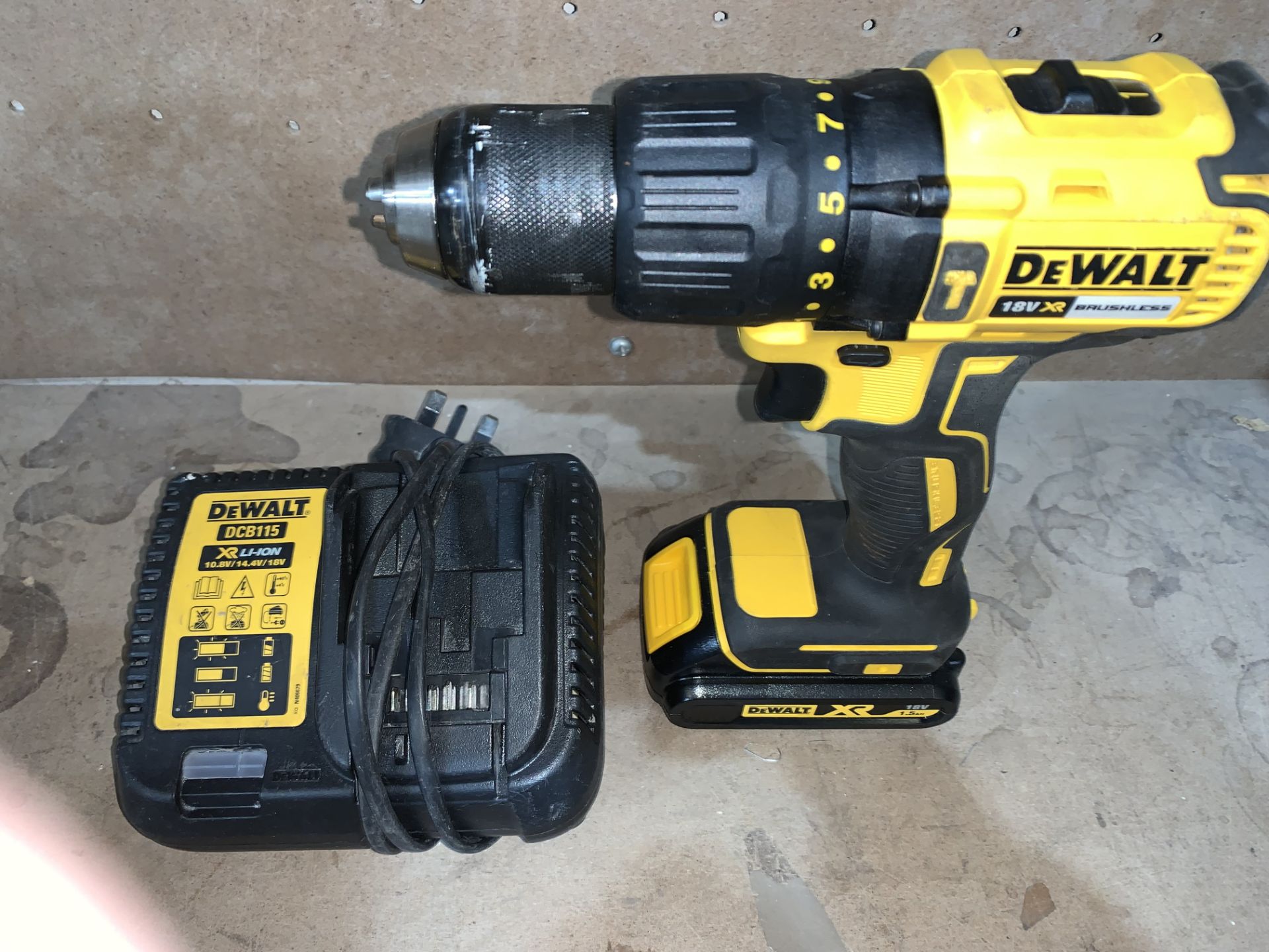 DEWALT CORDLESS BRUSHLESS COMBI DRILL COMES WITH BATTERY, AND CHARGER (UNCHECKED, UNTESTED)