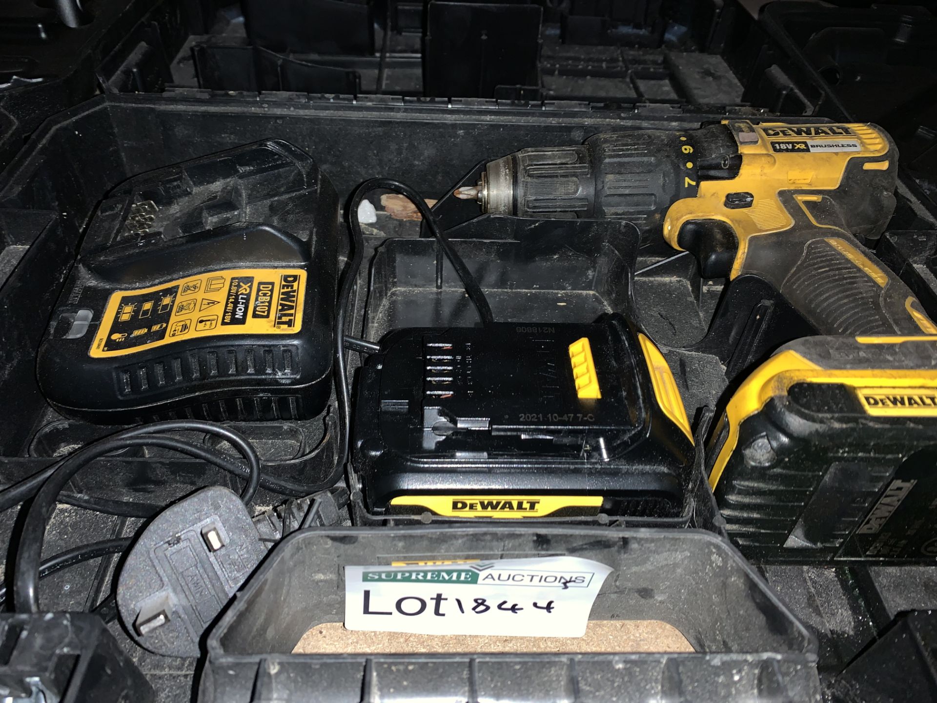 DEWALT CORDLESS BRUSHLESS COMBI DRILL COMES WITH 2 BATTERIES, CHARGER AND CARRY CASE (UNCHECKED,