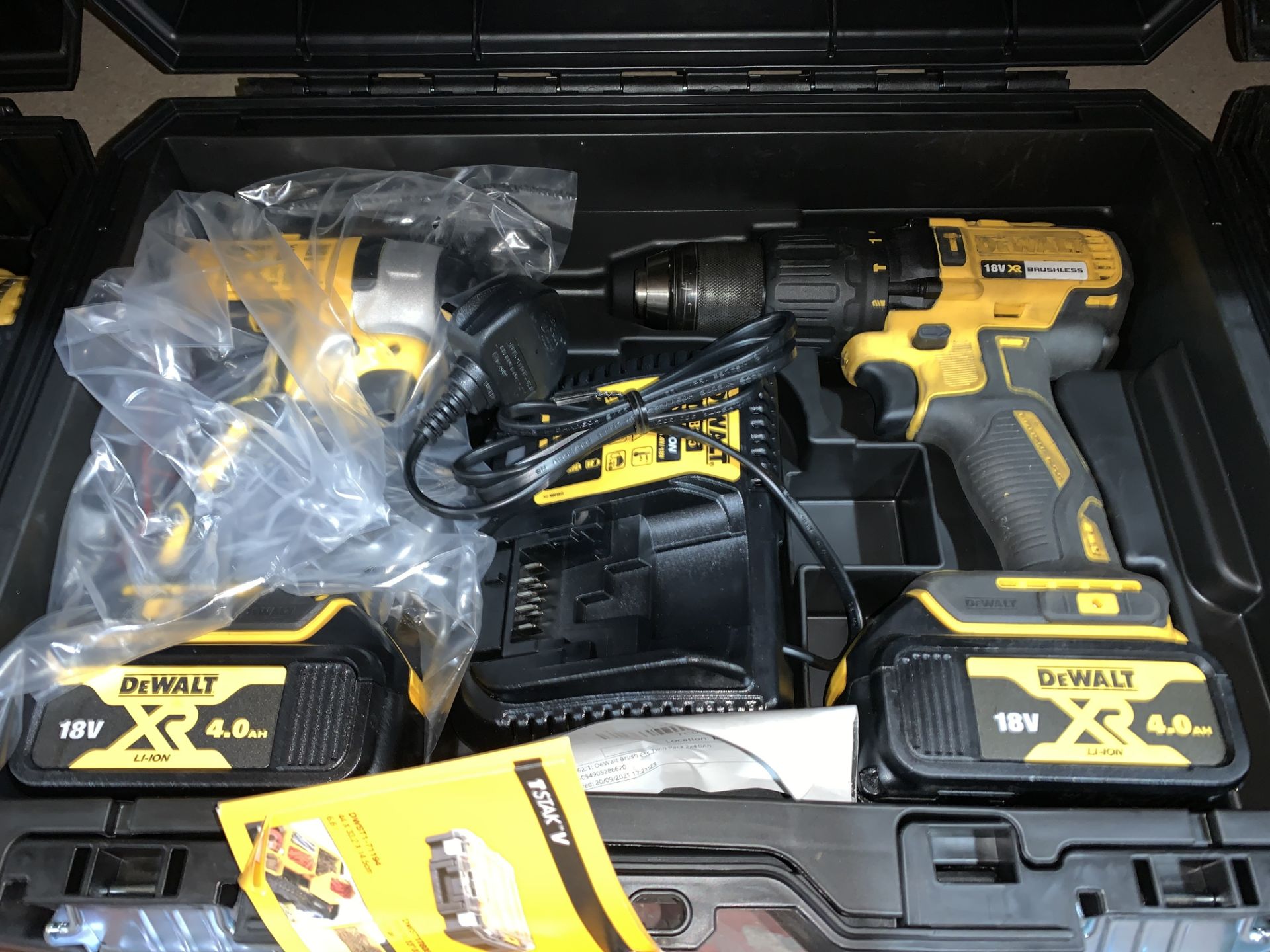 DEWALT DCK2060M2T-SFGB 18V 4.0AH LI-ION XR BRUSHLESS CORDLESS TWIN PACK COMES WITH 2 BATTERIES,