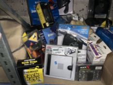 MIXED LOT INCLUDING 12V HEATER, WHEEL LOCKS, WINTER GIFT SETS ETC