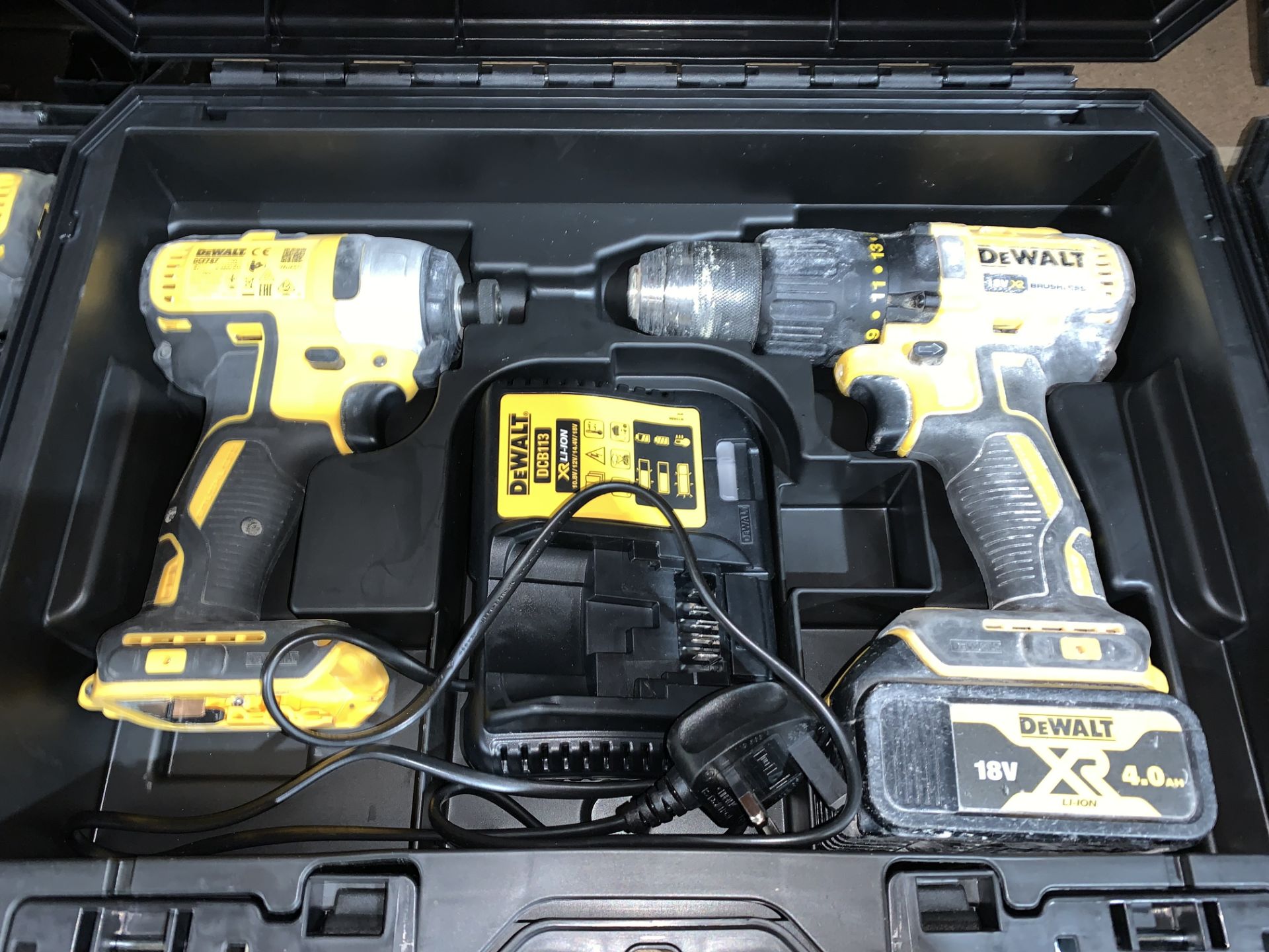 DEWALT DCK2060M2T-SFGB 18V 4.0AH LI-ION XR BRUSHLESS CORDLESS TWIN PACK COMES WITH 1 BATTERY,