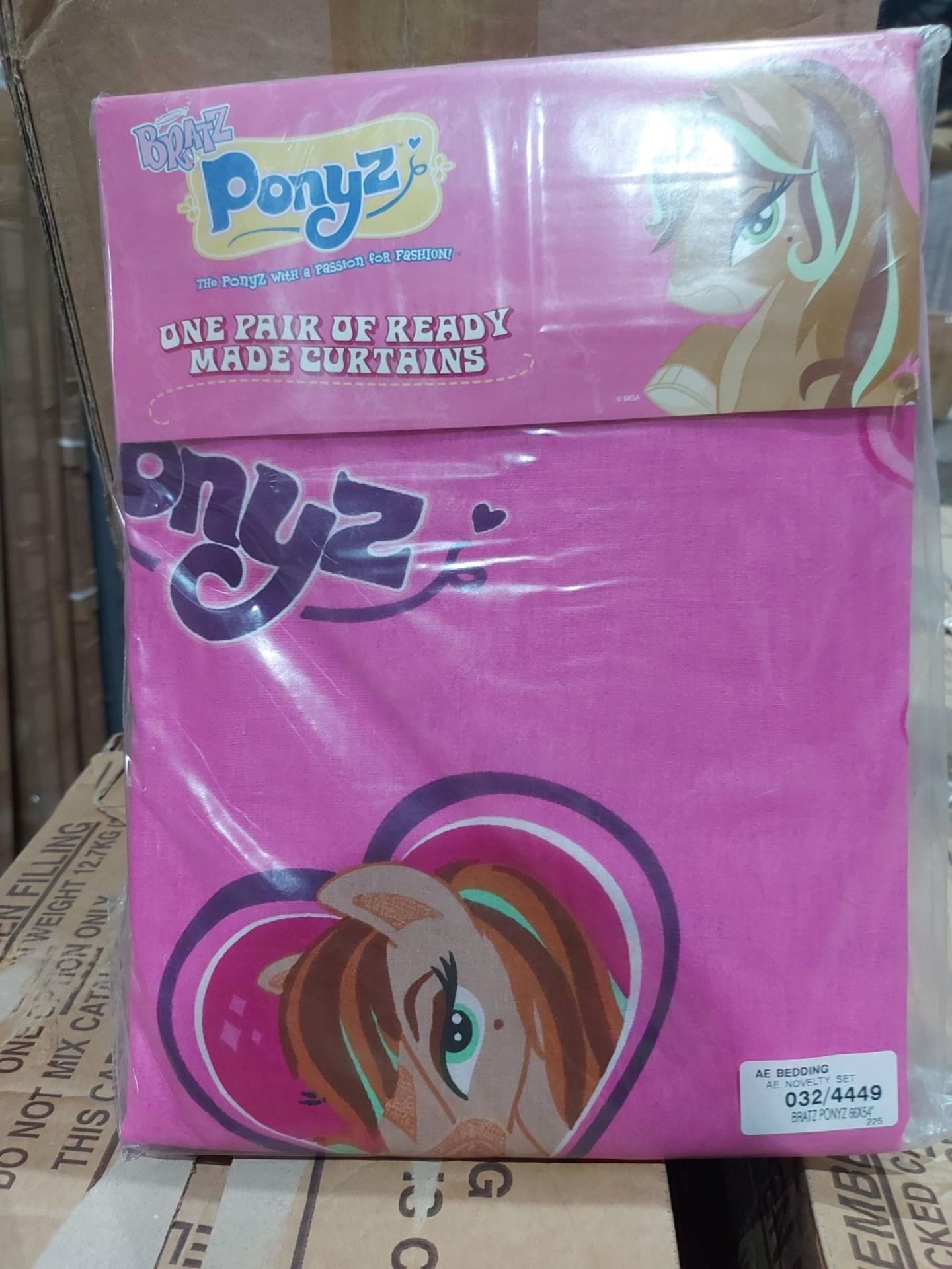 (K91) PALLET TO CONTAIN 130 x NEW PACKAGED BRATZ PONYZ PAIRS OF READY MADE CURTAINS. RRP £20 PER
