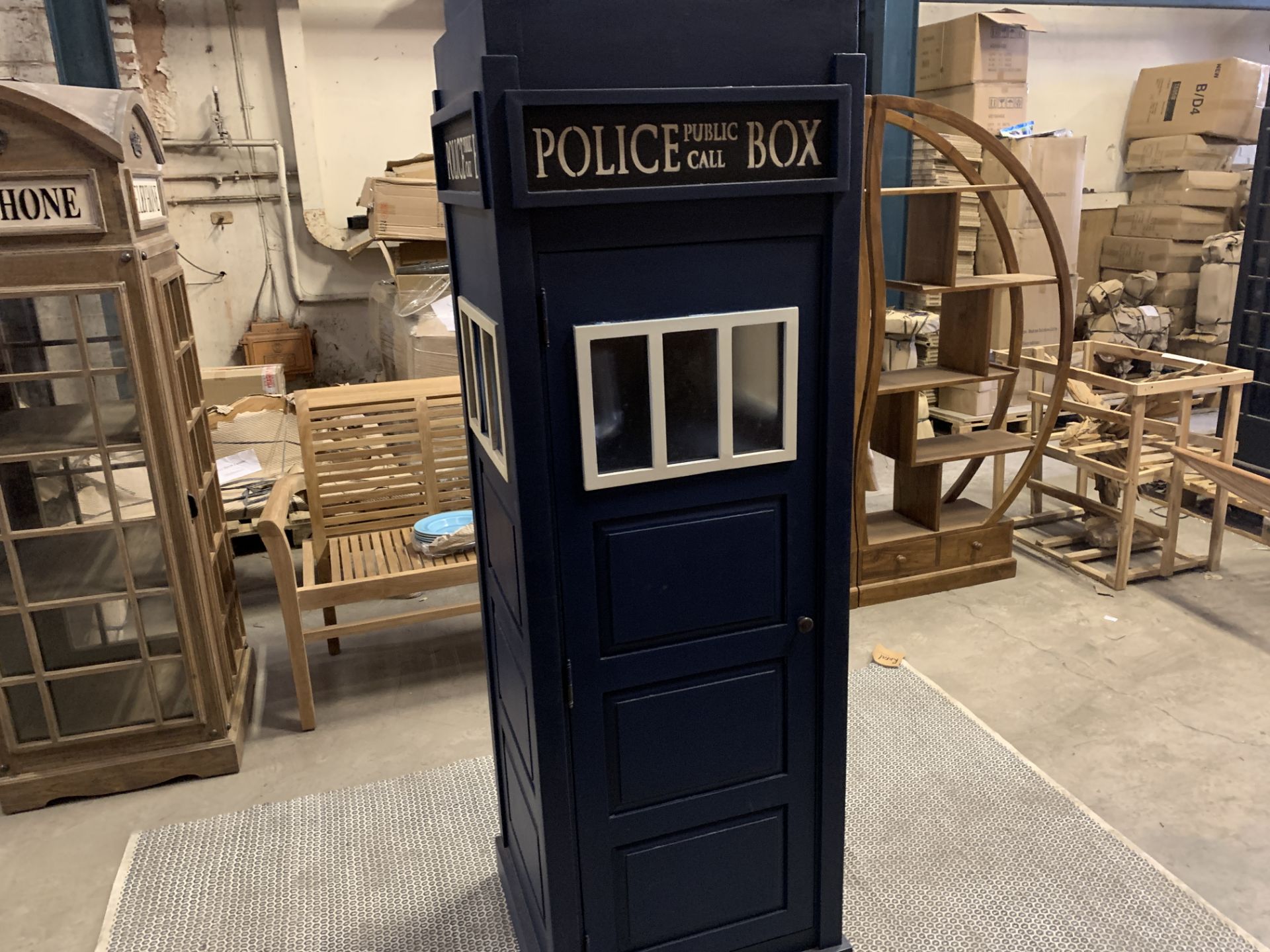 SOLID WOODEN DR WHO POLICE BOX DISPLAY CABINET L58 X W58 X H190 RRP £2095 - Image 3 of 4