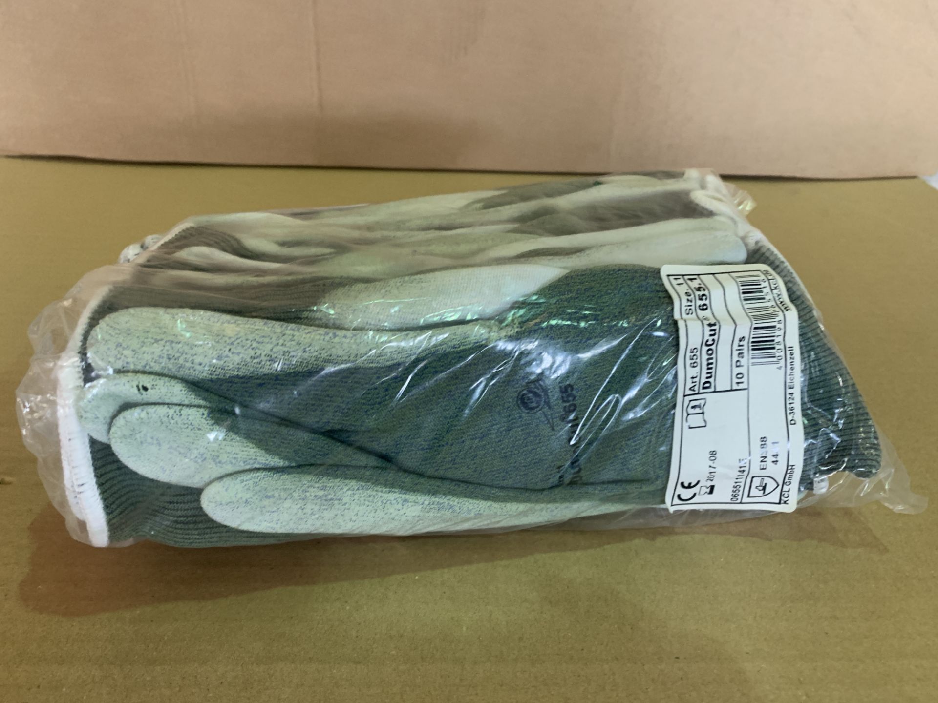 105 X BRAND NEW DUMOCUT WORK GLOVES (SIZES MAY VARY) R15