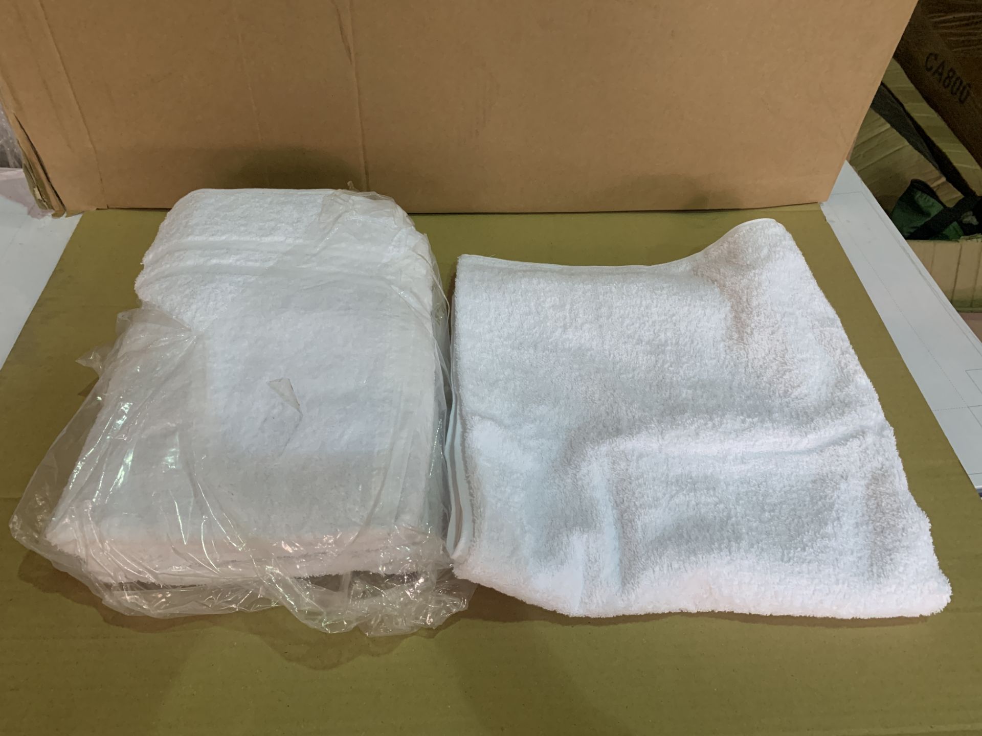 15 X BRAND NEW WHITE BATH TOWELS R15