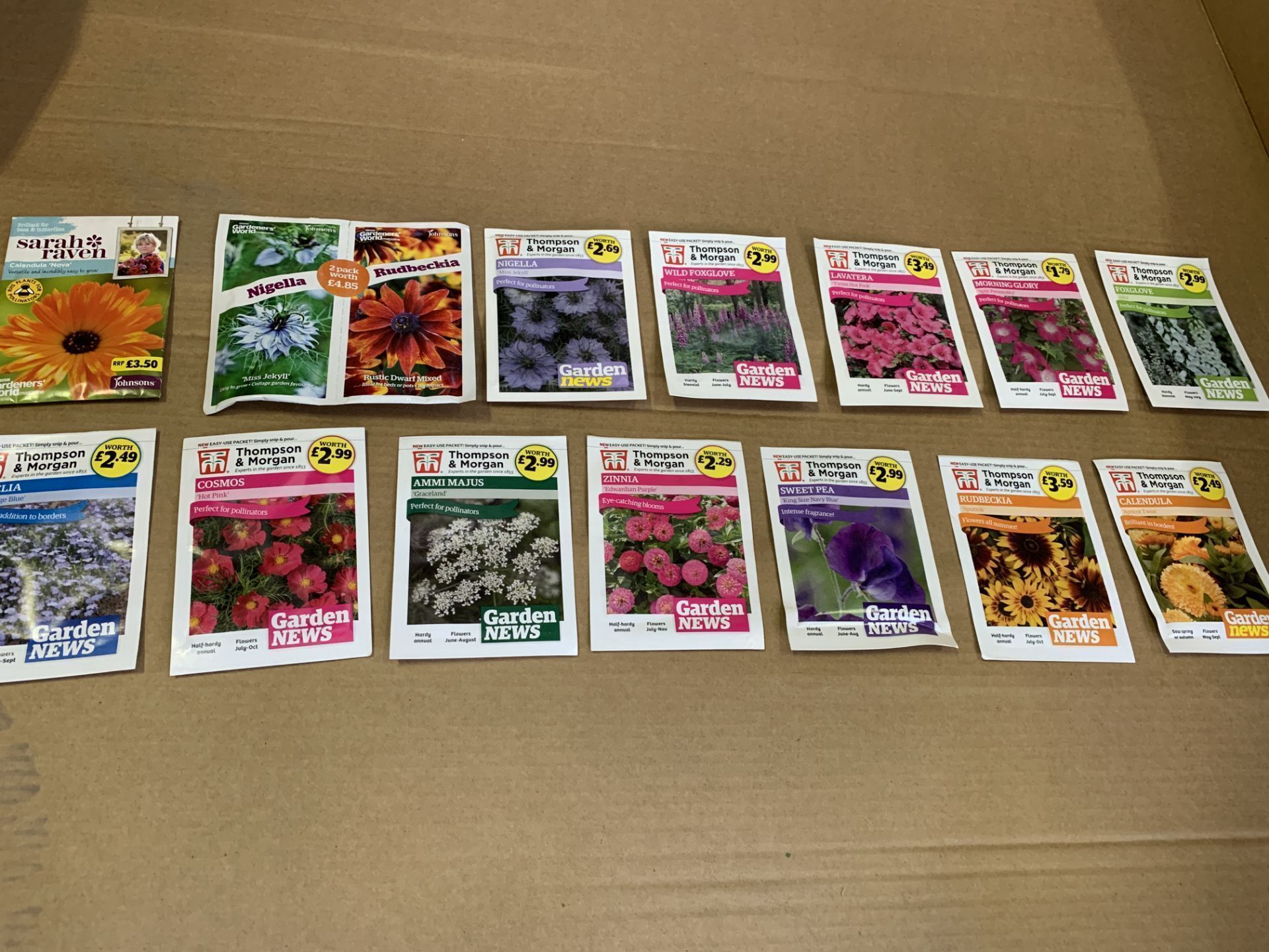 APPROX. 500 X ASSORTED NEW PACKS OF THOMPSON & MORGAN FLOWER SEEDS IN VARIOUS ASSORTMENTS (ROW19)