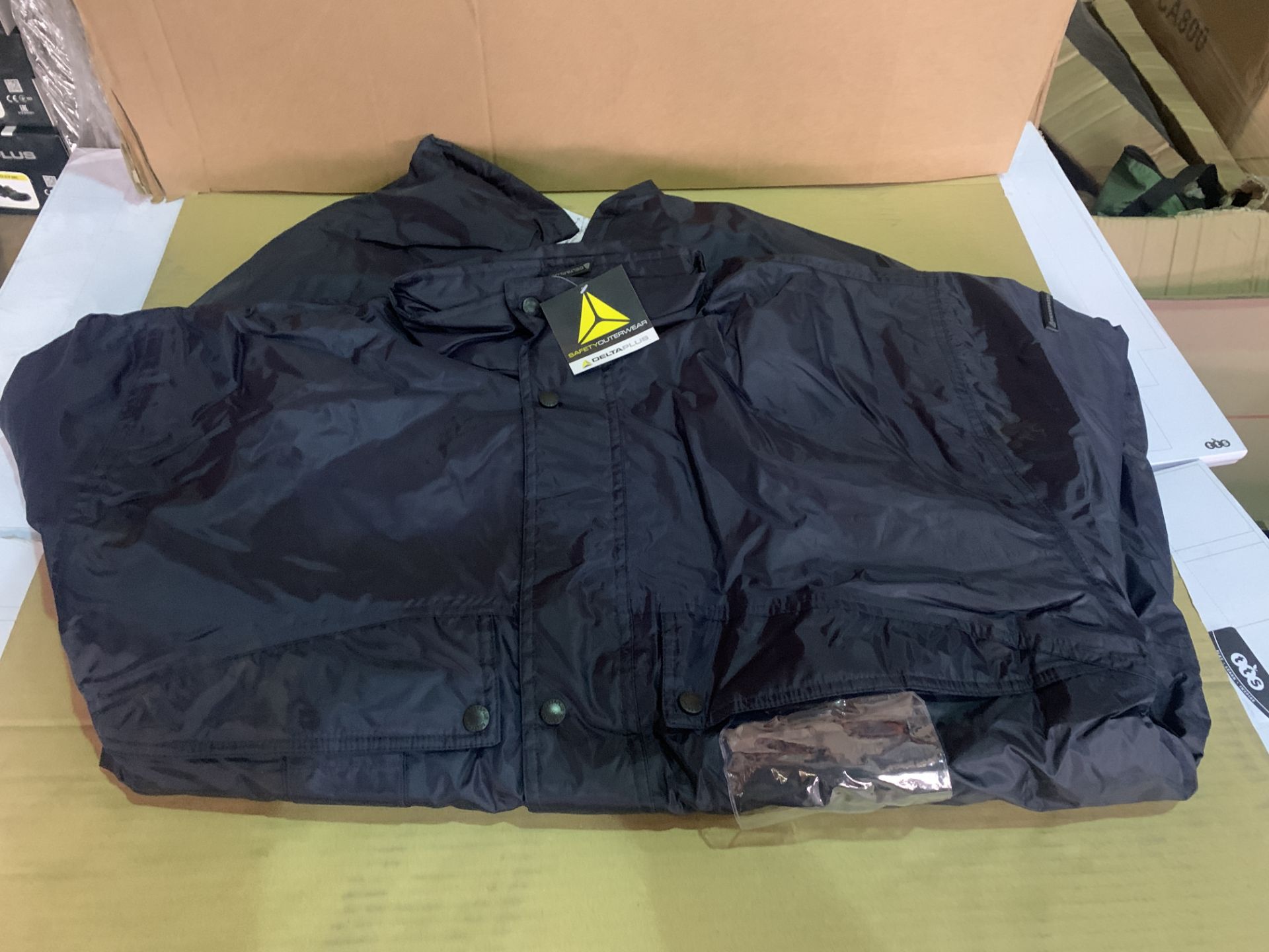 11 X BRAND NEW DELTA PLUS WORK JACKETS IN VARIOUS SIZES R15