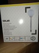 12 X BRAND NEW SILVER SOLAR STAKE LIGHTS IN 2 BOXES R19