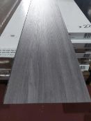 NEW PACKAGED 19.36m2 OF LUXURY NATURAL GREY OAK EFFECT CLICK FLOORING.