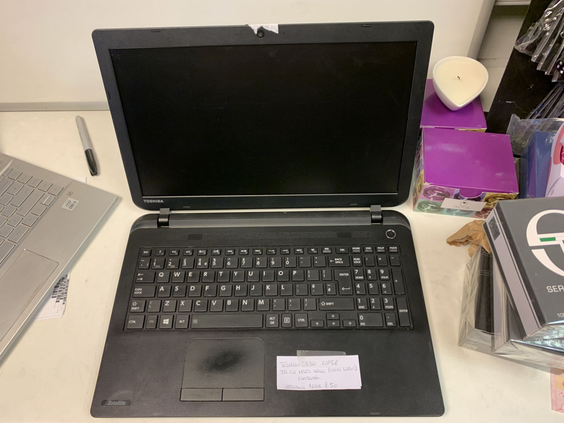 TOSHIBA C50 LAPTOP, 750GB HARD DRIVE ( DATA WIPED ) WITH CHARGER (41)