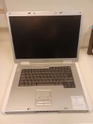 DELL INSPIRON 9300 LAPTOP 17" SCREEN NO O/S COMES WITH CHARGER