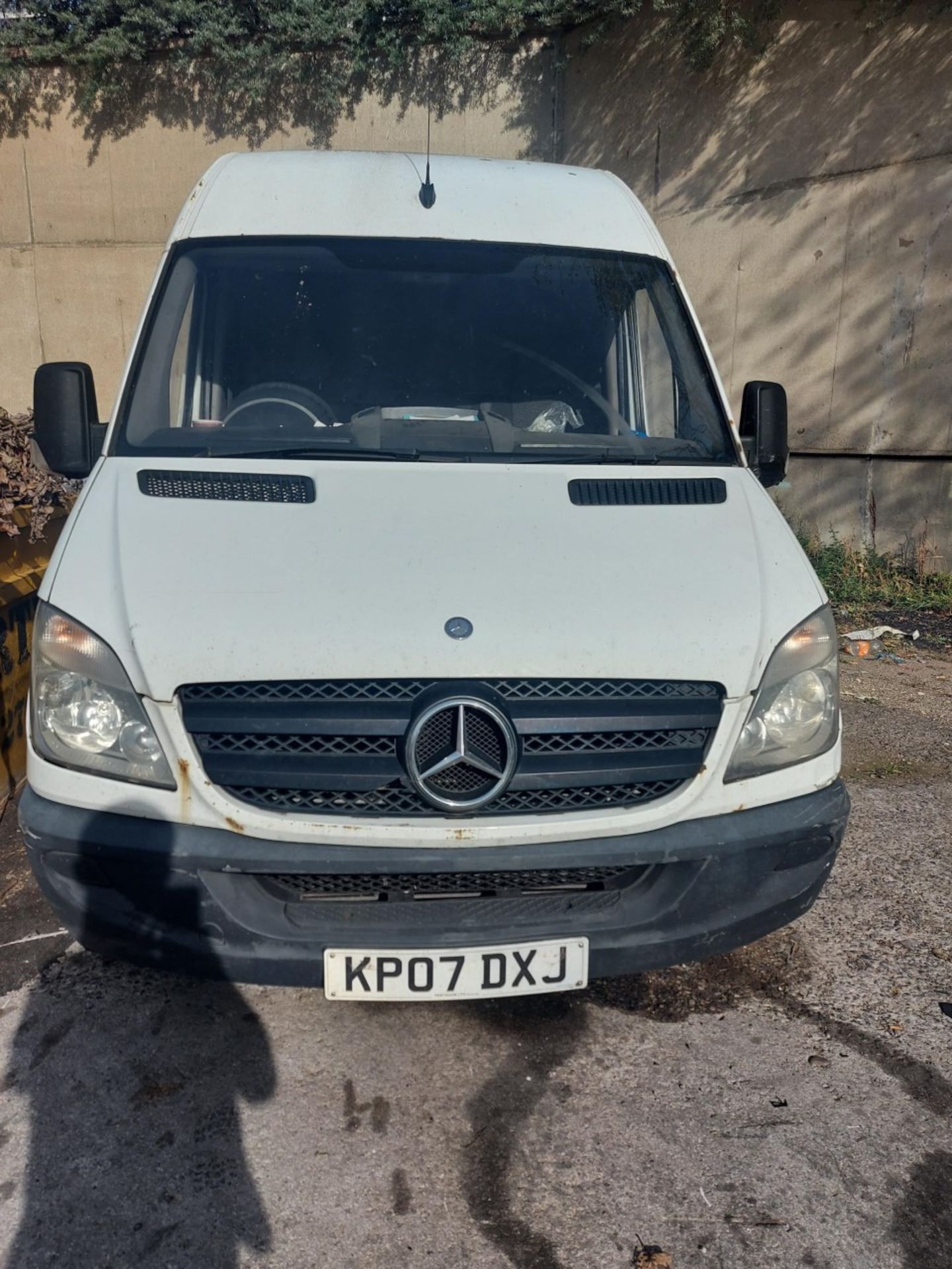 KP07 DXJ MERCEDES-BENZ SPRINTER 311 CDI VAN.  NONE RUNNER - TURNS OVER BUT WILL NOT START. 236,950 - Image 2 of 7