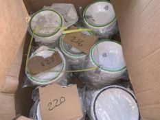 APPROX 650 PIECE PLASTIC PLATES AND BOWLS LOT R15
