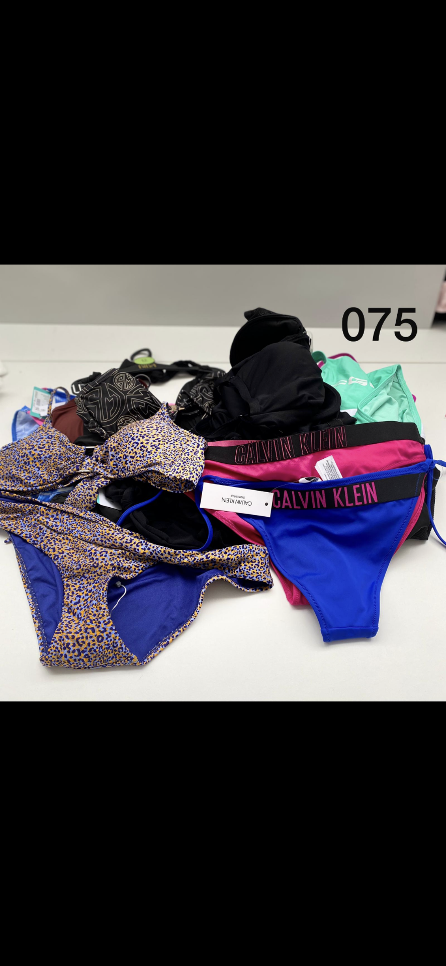 15 PIECE WOMENS SWIMWEAR LOT IN VARIOUS SIZES INCLUDING CALVIN KLEIN, SEAFOLLY AND ARENA RRP £290
