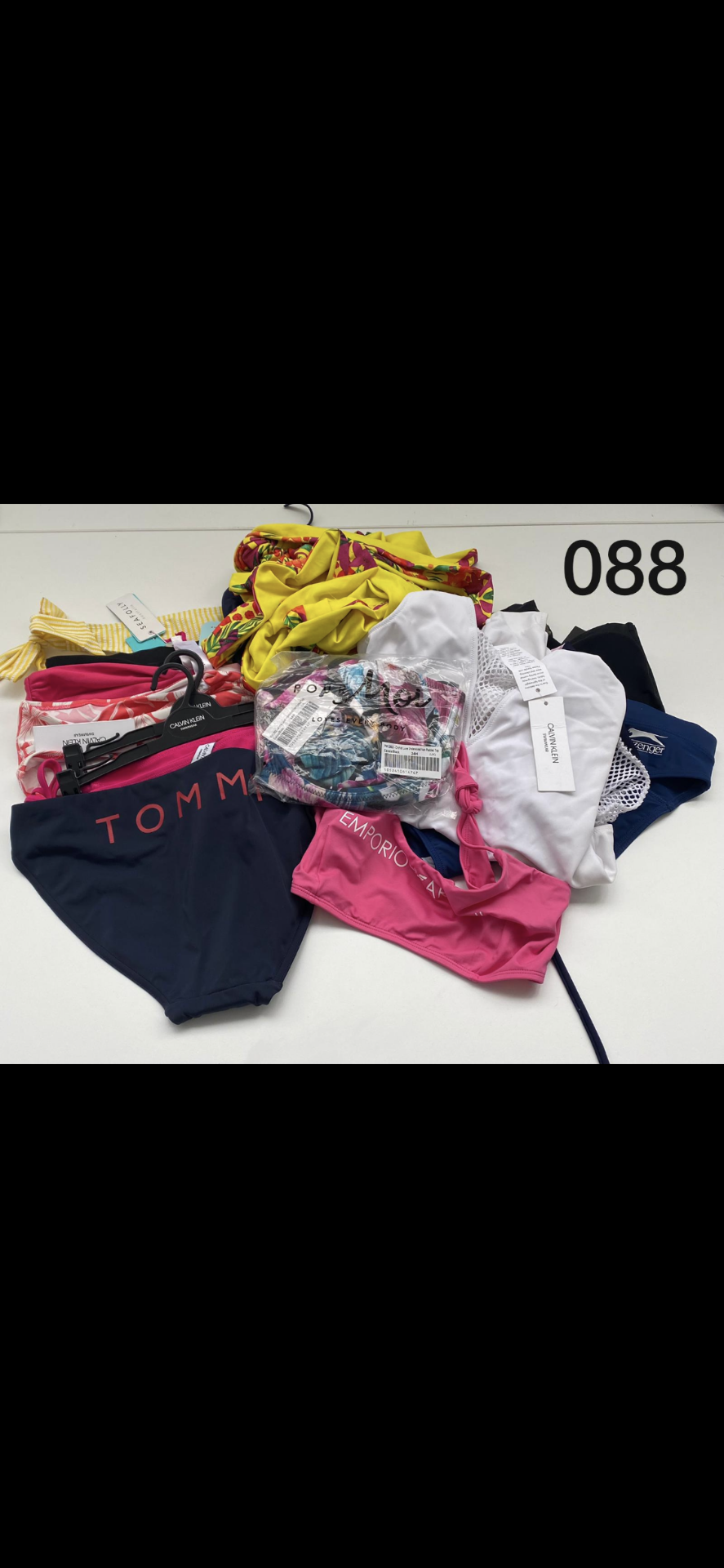 15 PIECE WOMENS SWIMWEAR LOT IN VARIOUS SIZES INCLUDING CALVIN KLEIN, ARMANI AND TOMMY HILFIGER