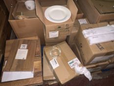 MIXED CROCKERY LOT INCLUDING AUSTRALIAN FINE CHINA PLATES AND UTOPIA DOUBLE WALLED JUGS R15