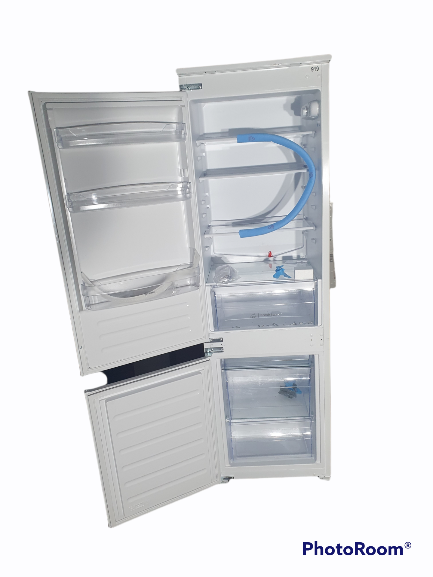 Indesit IB7030A1D.UK1 Integrated 70/30 Fridge Freezer with Sliding Door Fixing Kit White F Rated RRP