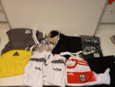 10 X ITEMS OF NEW MIXED CLOTHING FROM BRANDS SUCH AS NIKE, ADIDAS, ONEILS RRP £220