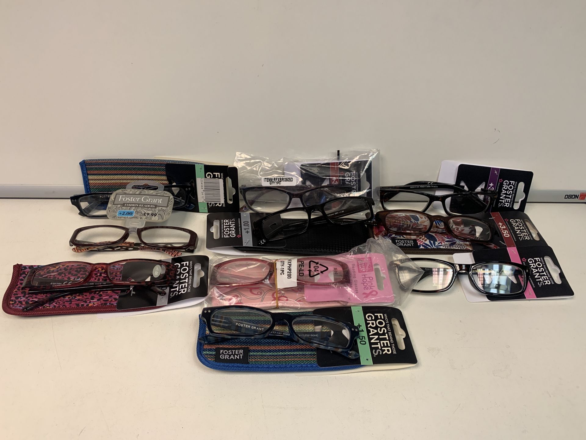 30 x NEW PACKAGED PAIRS OF ASSORTED FOSTER GRANTS READING GLASSES. ASSORTED STYLES/STRENGTHS.