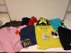 10 X ITEMS OF NEW MIXED CLOTHING FROM BRANDS SUCH AS, REGATTA, LONSDALE, HEAD ETC RRP £200