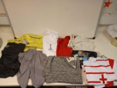 10 X ITEMS OF NEW MIXED CLOTHING FROM BRANDS SUCH AS NIKE, REGATTA, LONSDALE ETC RRP £240