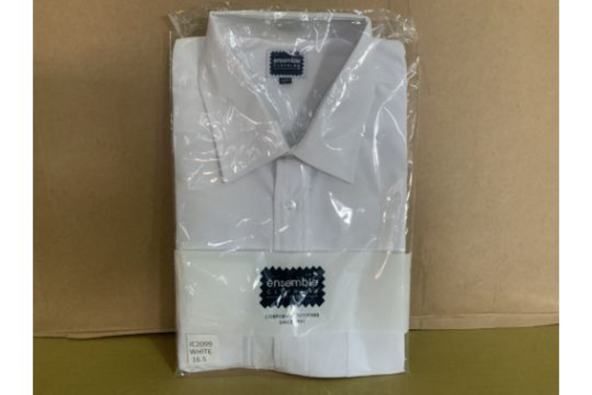 35 X BRAND NEW WHITE SHIRTS IN VARIOUS SIZES R15