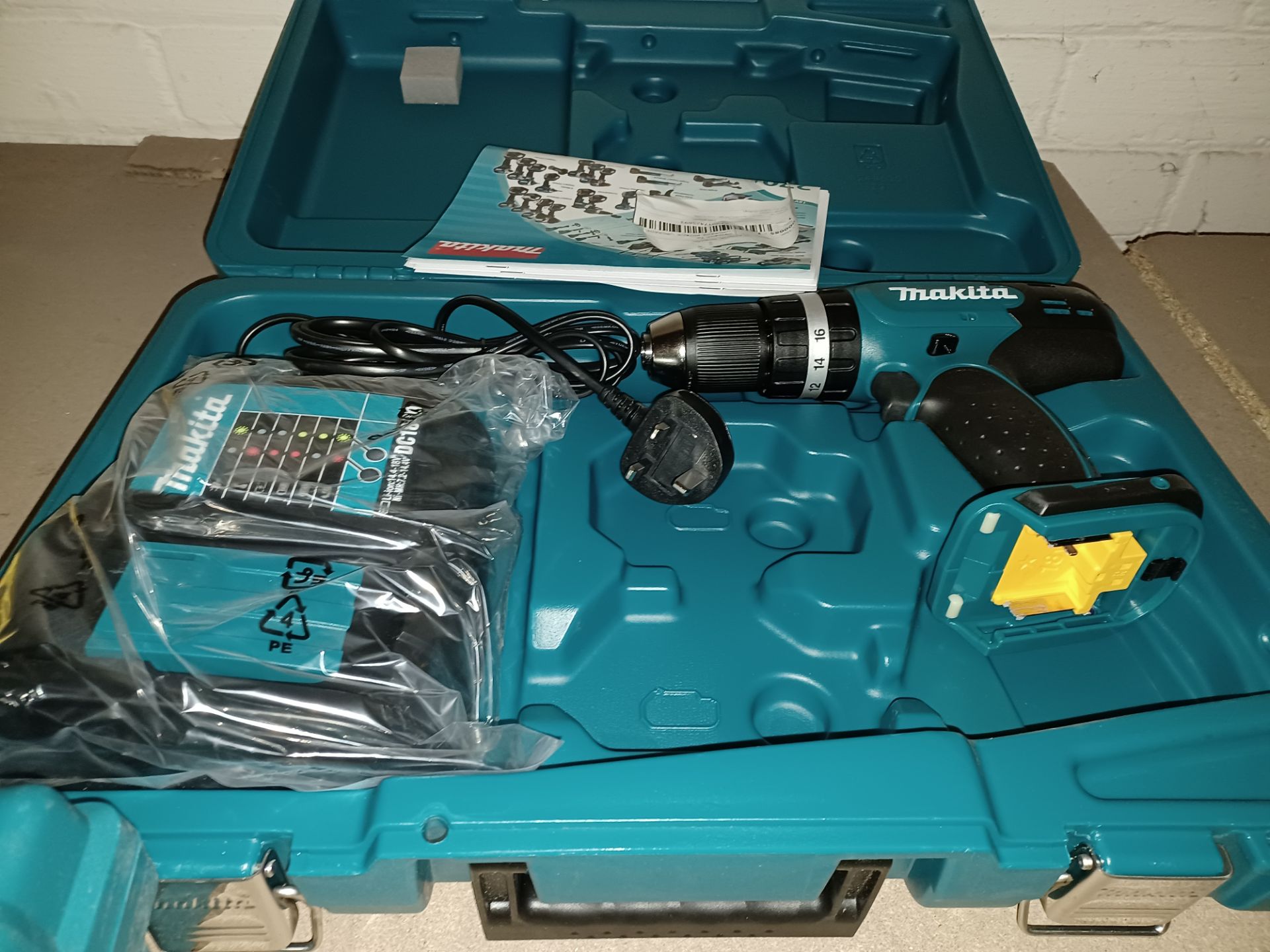 MAKITA DHP453STE 18V 5.0AH LI-ION LXT CORDLESS COMBI DRILL COMES WITH CHARGER AND CARRY CASE