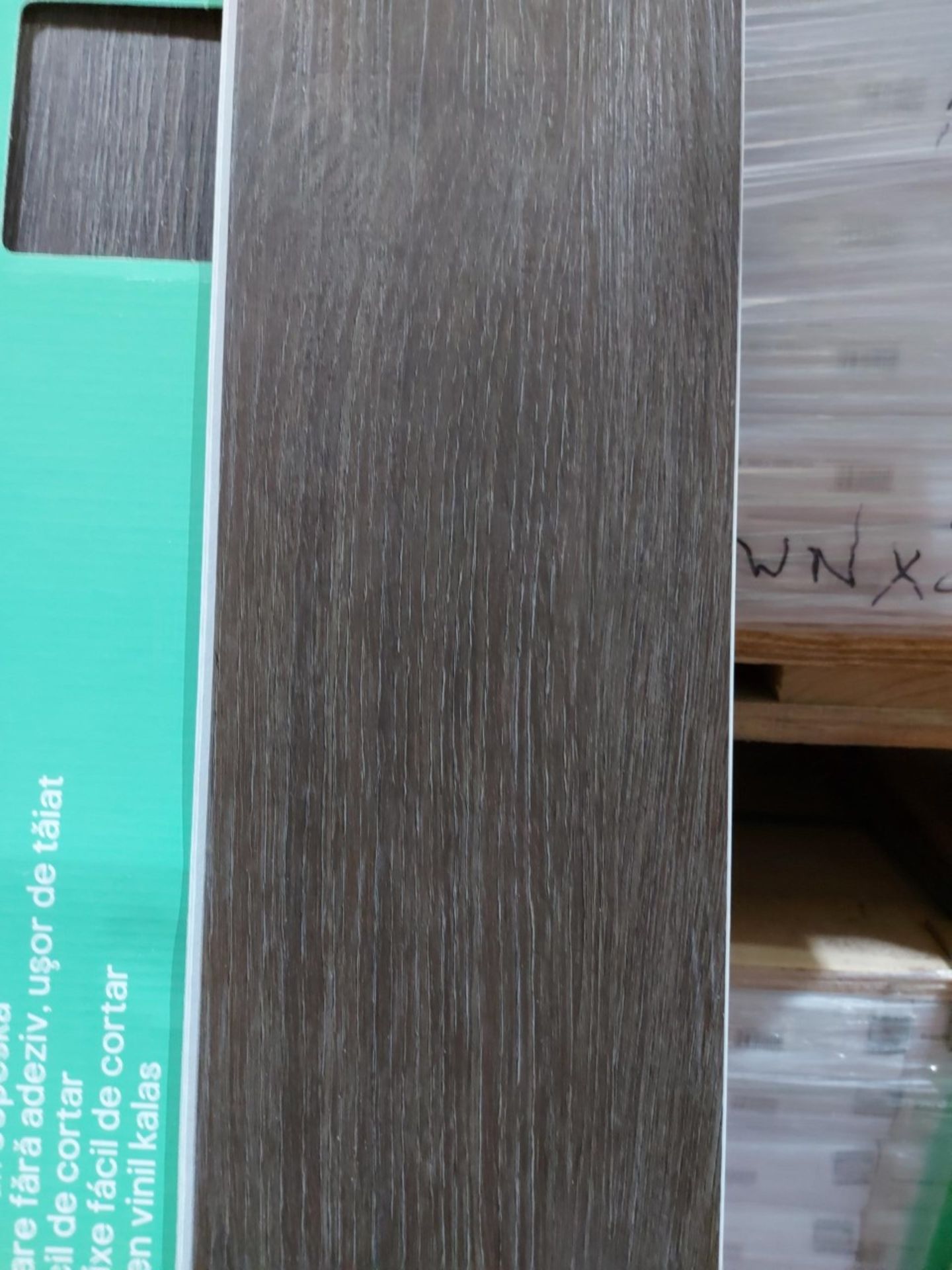 PALLET TO CONTAIN 25.6m2 OF BACHETA LUXURY VINYL CLICK PLANK FLOORING. BROWN. EASY TO CUT. 3.2MM - Image 2 of 3