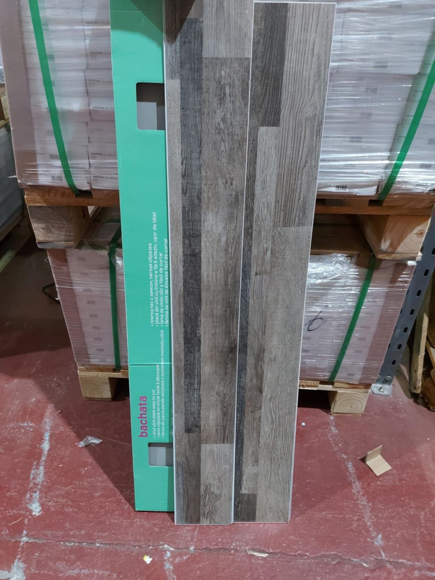 PALLET TO CONTAIN 138.24m2 OF BACHETA LUXURY VINYL CLICK PLANK FLOORING. MULTI-PLANKS BROWN. EASY TO - Image 4 of 4