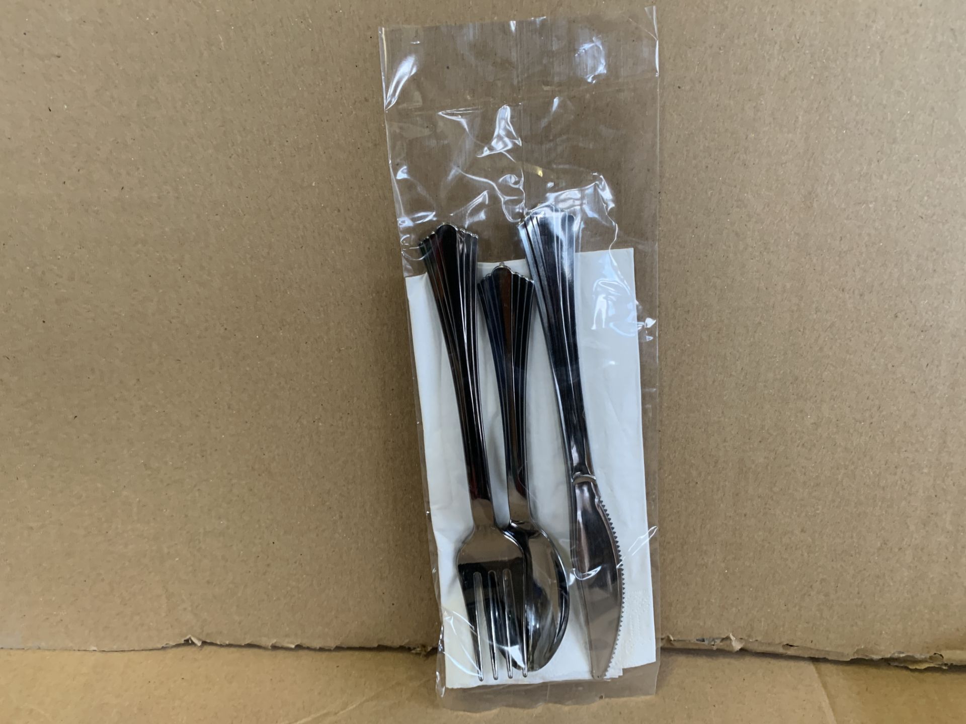 200 X BRAND NEW PACKS OF KNIFE SPOON FORK AND NAPKINS S1L